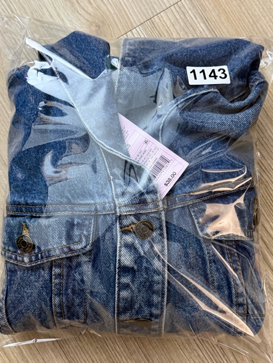 Wild Fable Women's Oversized Hooded Denim Jacket - Medium Wash XS: Midweight - Picture 11 of 11